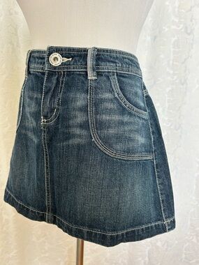 Smart Set Indigo Denim Mini Skirt with Contrast Stitching